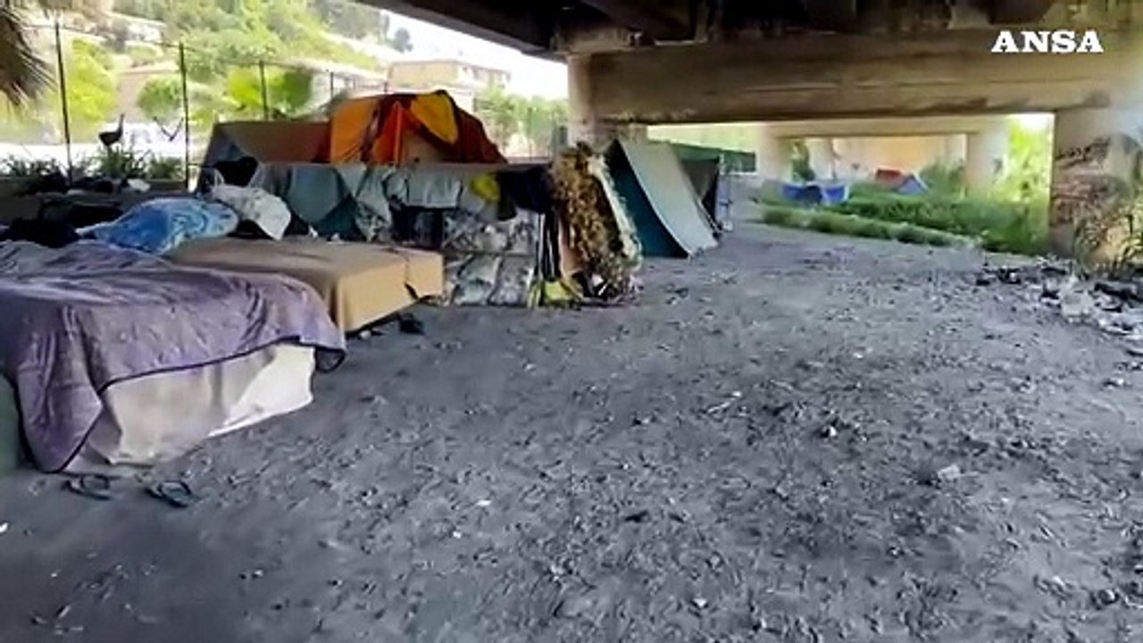 Ventimiglia, la tenda nella quale e' stato trovato morto un giovane migrante