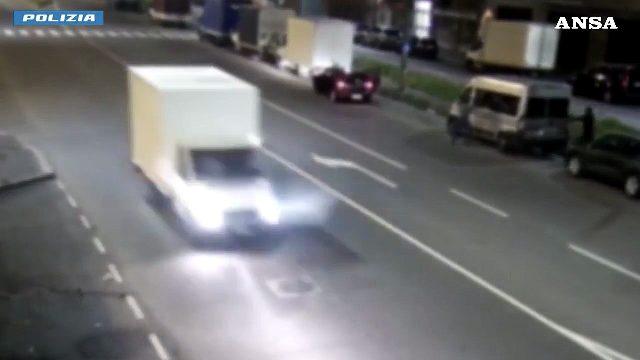 Milano, tre arresti per l'omicidio del 18enne che dormiva nel furgone