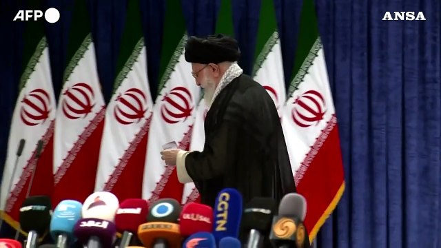 Elezioni presidenziali in Iran, il voto di Khamenei a Teheran