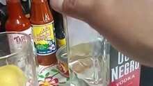 sirviendome un trago de vodka oso negro en la oficina mientras le platico cosa de la vida #shorts