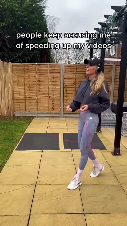 Watch the heads 😆🐰 (left is real speed right is sped up to match) jumprope skipping reality