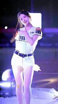 Stunning Kim Jung Won Mirrorball Party Dance + Cheerleader EP 45