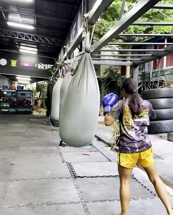 សេចក្ដីឈឺចាប់ និង ការលះបង់ ដែលគេអាចមិនបានដឹង ពី កីឡាការិនី ចាន់ វិច្ឆិកា ដើម្បីតាមចាប់ក្ដីស្រមៃលើសង្វៀនគុនខ្មែរ