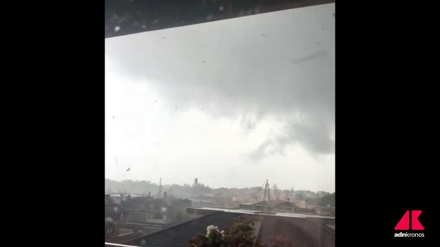 Tromba d'aria a Roma, alberi caduti e auto distrutte a Conca d'Oro