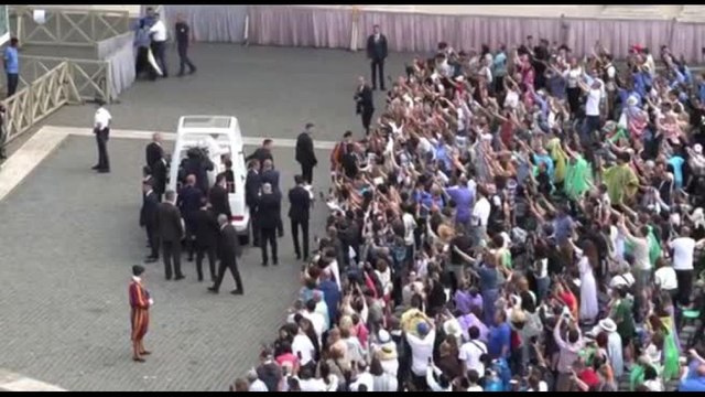 Protesta contro la corrida della Peta all'udienza di Papa Leone XIV