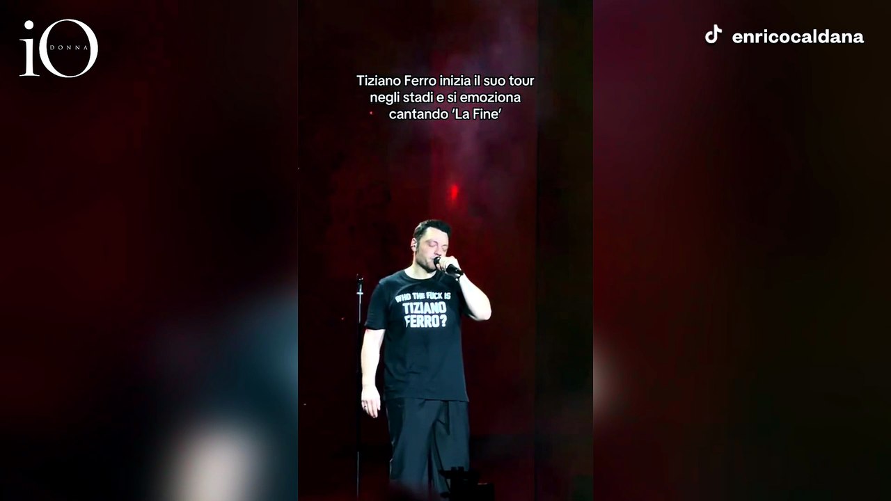 Le lacrime di Tiziano Ferro sul palco di Lignano: "La fine" è il suo nuovo inizio