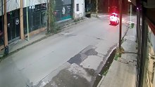 Explotó un auto en movimiento por un desperfecto técnico
