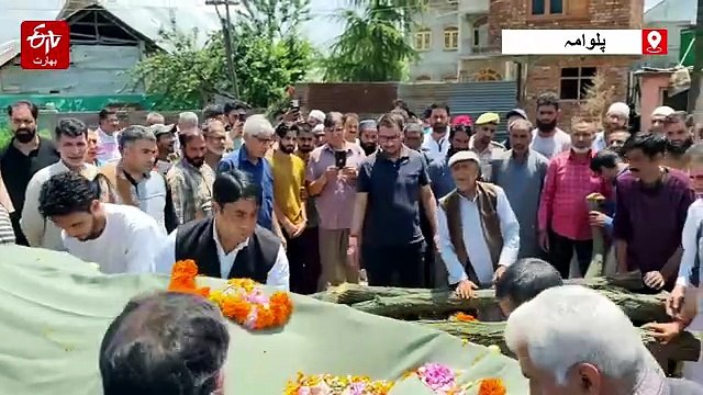 پلوامہ میں بھائی چارے کی زندہ مثال، کشمیری پنڈت کی آخری رسومات میں مسلمان پیش پیش