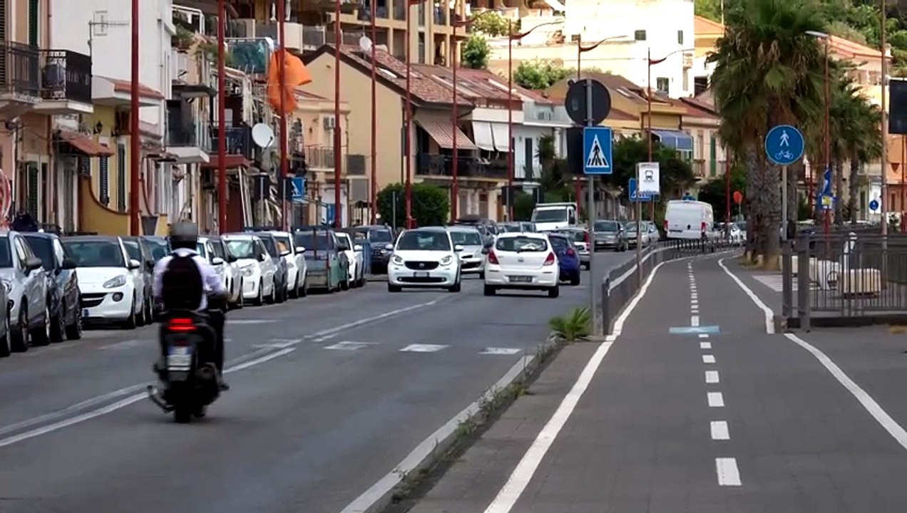 Polizia municipale sulle tracce del pirata della strada di via Consolare Pompea