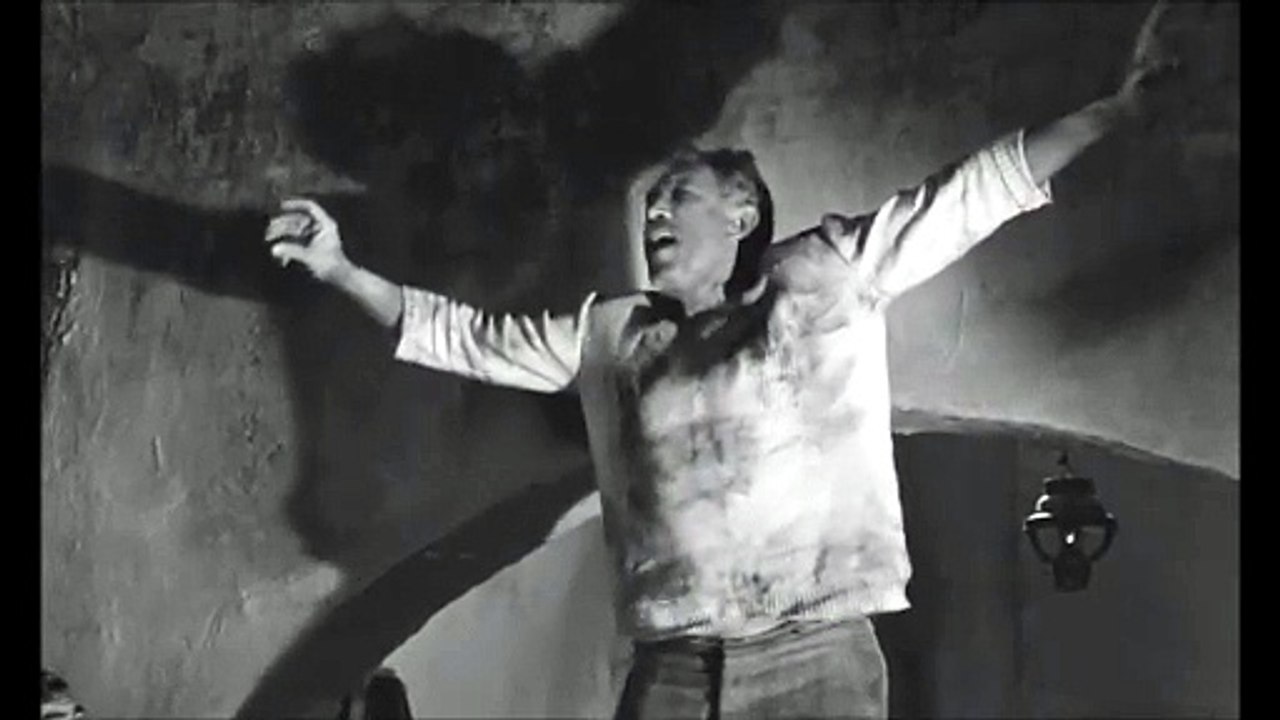 A scene from Zorba (1964). [Zorba (1964) filmin...