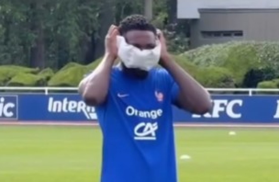 Thuram imita i compagni in ritiro con la Francia: che risate!
