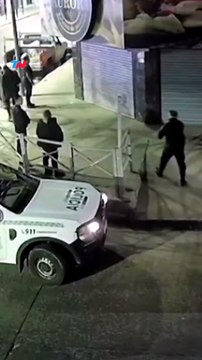 ENTRÓ A ROBAR A UNA FÁBRICA DE PASTAS, HABLÓ CON LA POLICÍA Y SE ESCAPÓ POR LOS TECHOS