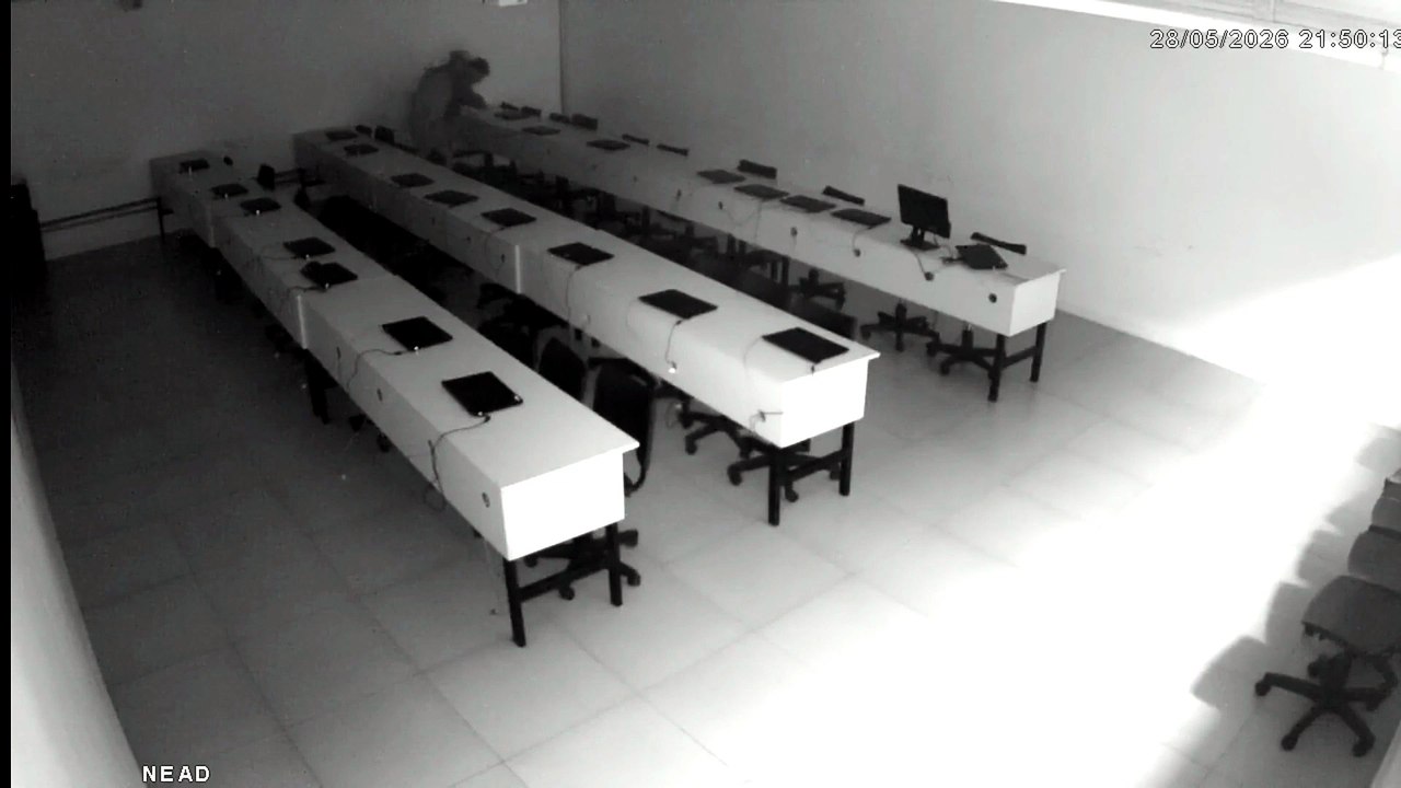 Câmeras flagram quadrilha furtando 25 notebooks em universidade no Engenho Novo