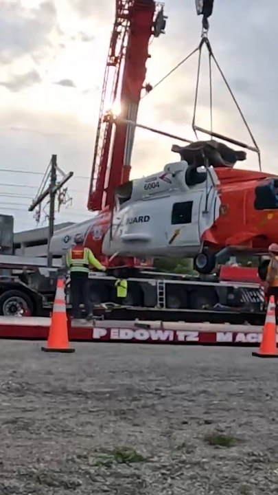 Coast guard helicopter makes museum arrival