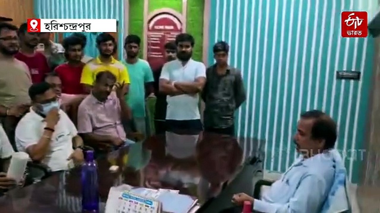 দাদা মন্ত্রী ! সেই ক্ষমতায় ব্রিটিশ আমলের স্কুলে লোগো বদলে দেন তৃণমূল নেতা, ক্ষোভ প্রাক্তনীদের