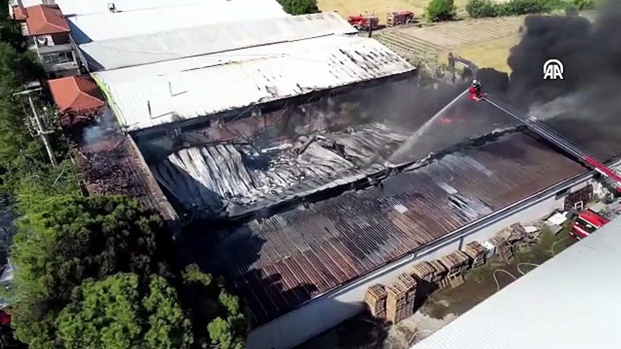 Denizli'de kauçuk fabrikasında çıkan yangın kontrol altına alındı