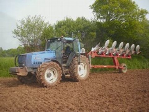 Valtra 8050 et kverneland ps 100 monoroue