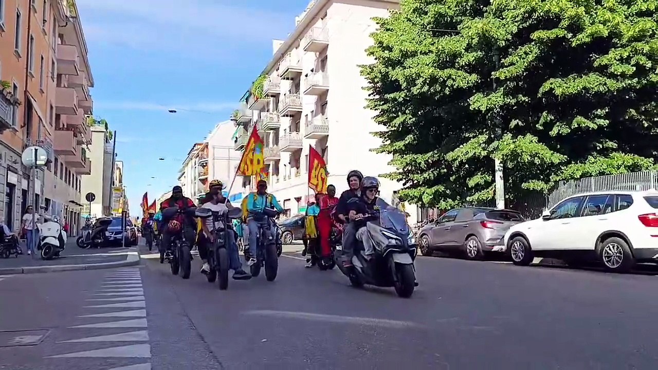 Milano, riesplode la protesta dei rider