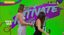 Conductora revela su truco en televisión para verse más alta