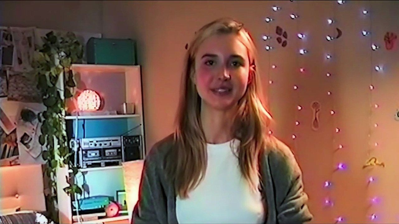 A year after her father's death, Lydia Gilbert feels completely lost - until she discovers something  HD ( Comedy )