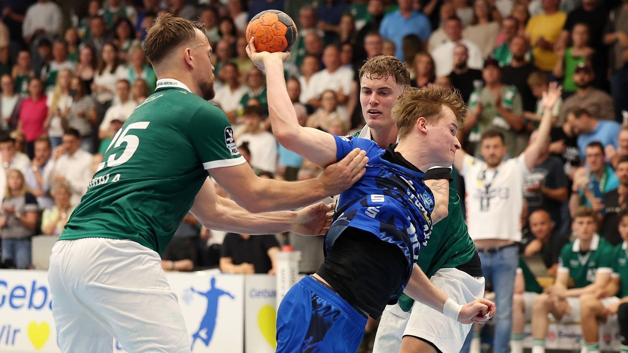 Youngster Schmid zieht wildes Derby mit Dreifach-Rot