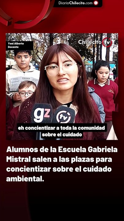 Alumnos de la Escuela Gabriela Mistral salen a las plazas para concientizar sobre el cuidado ambiental.