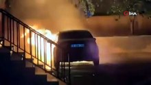 Park halindeki otomobil alev alev yandı