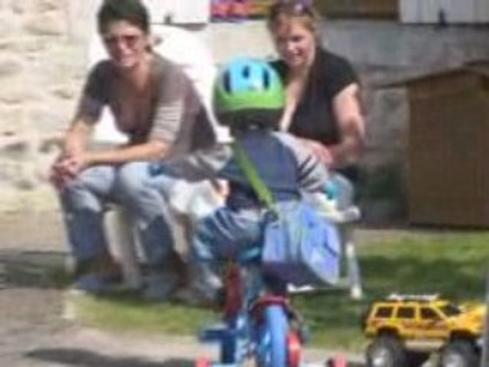 Baptiste en vélo en HD
