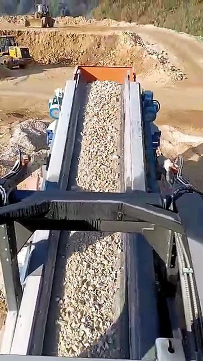 High-Performance Mobile Impact Crusher by Dongmeng