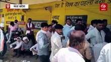 बायोमेट्रिक और OTP में उलझे अन्नदाता, बिना फोन नहीं मिल रही खाद, धूप में घंटों लाइन में लगे