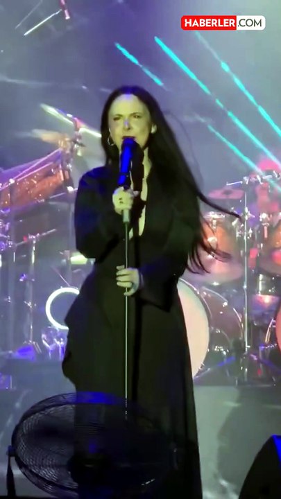 Rock müziğin kraliçesi Şebnem Ferah 6 yıl sonra ilk kez sahnede