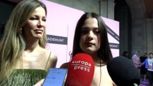 Manuela Sanz, hija de Alejandro Sanz, arropada por su madre, Jaydy Michel
