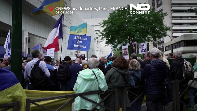 Francia, manifestantes protestan ante CNews por supuesta influencia del Kremlin