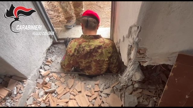 Reggio Calabria, scoperto un bunker con cunicoli e camera di fuga