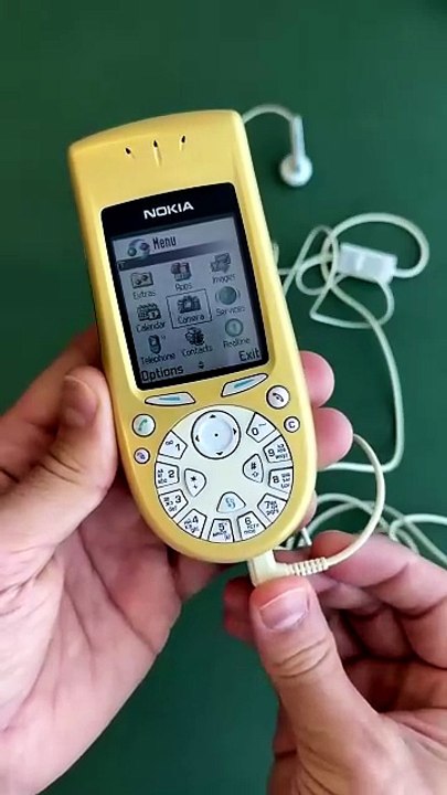 This phone had one of the strangest keypads ever made. 📱🤯