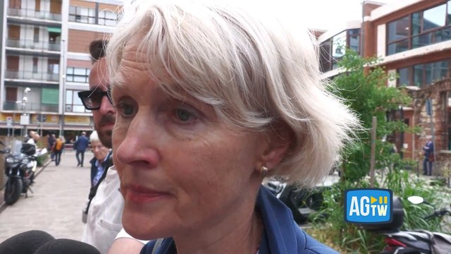 La madre di Pamela Genini al suo arrivo in tribunale a Milano: «Pronta a combattere per avere giustizia per lei»