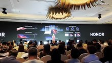 Honor Magic V6 foldable first look