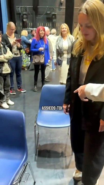 Alexiane’s brain having accepted my suggestion, she was genuinely convinced she was stuck to the chair… Never underestimate the power of your brain, or imaginary glue 😆