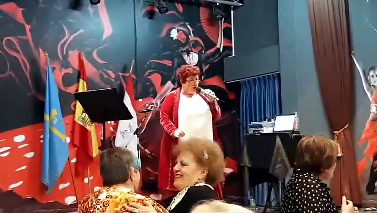 TERE ROJO - Romance De La Reina Mercedes