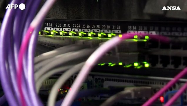 Ansa VERIFIED - E' davvero possibile clonare un telefono?