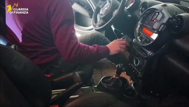 Perugia - Cocaina nascosta in un doppio fondo dell'auto, 6 arresti: smantellata rete con agganci alla camorra (04.06.26)