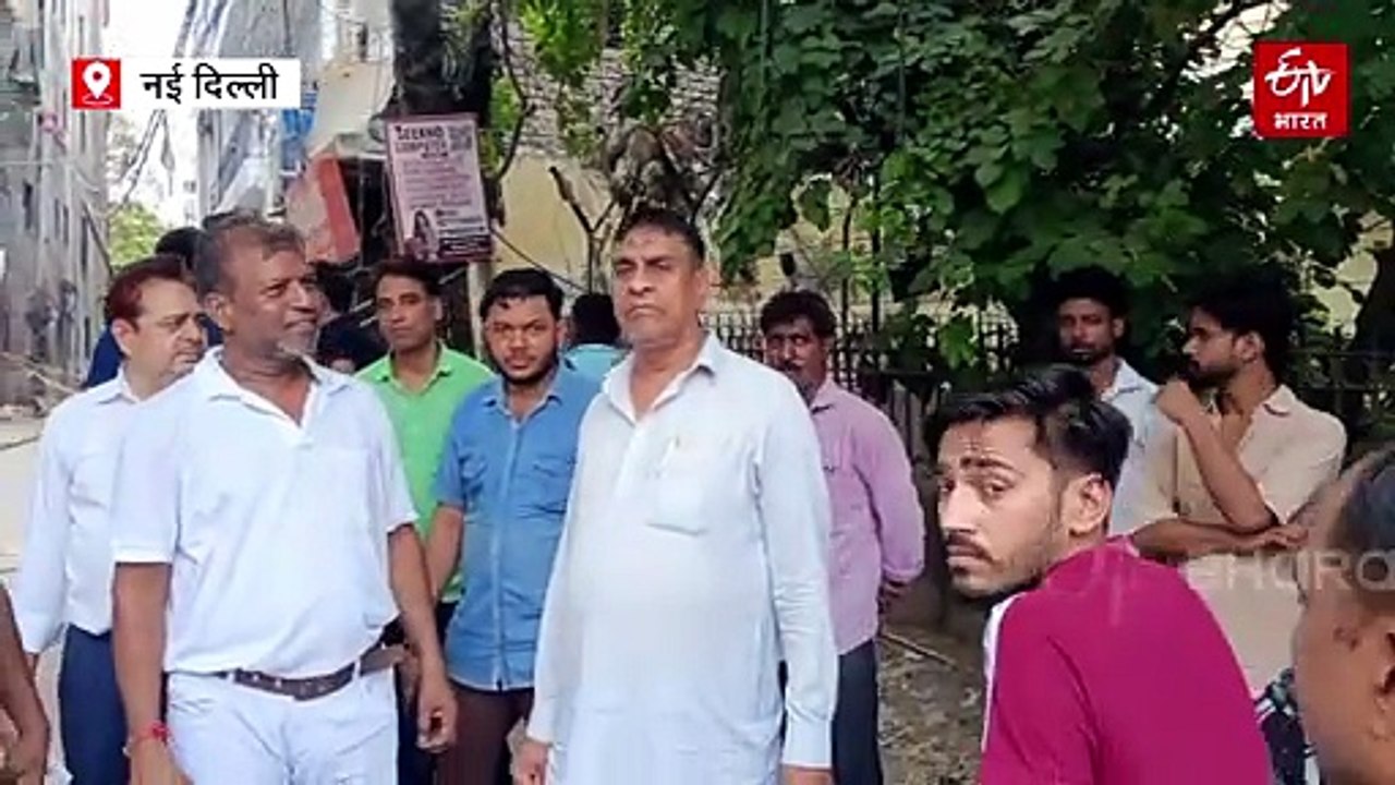 मालवीय नगर अग्निकांड: 'विकराल लपटें देख चिल्ला रहे थे लोग, फिर गद्दे बिछाए और तोड़े शीशे', मददगारों ने बताई आंखों देखी