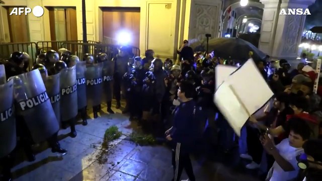 Peru', scontri a Lima durante le proteste antigovernative