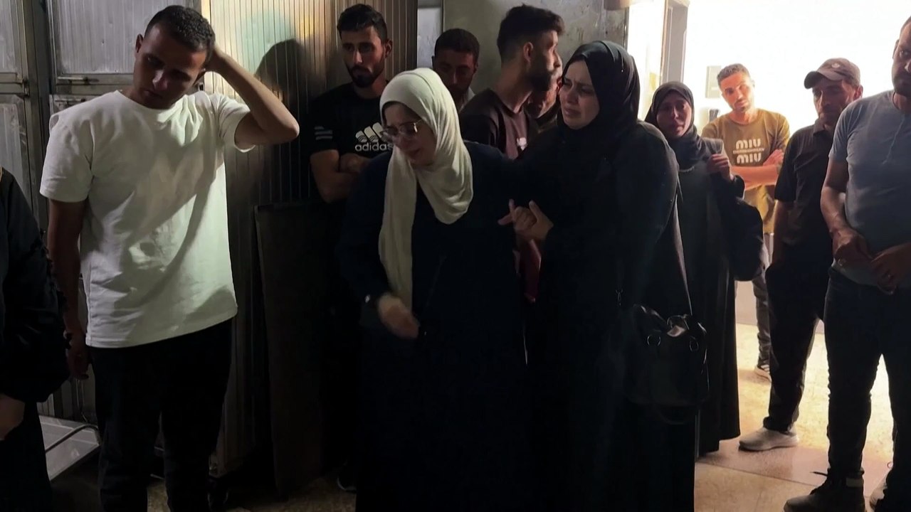 غزه: سوگواری خانواده‌ها پس از حملات شبانه اسرائیل با دست‌کم ۹ کشته