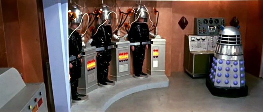 Peter Cushing 1966-Los Daleks Invaden La Tierra-HD