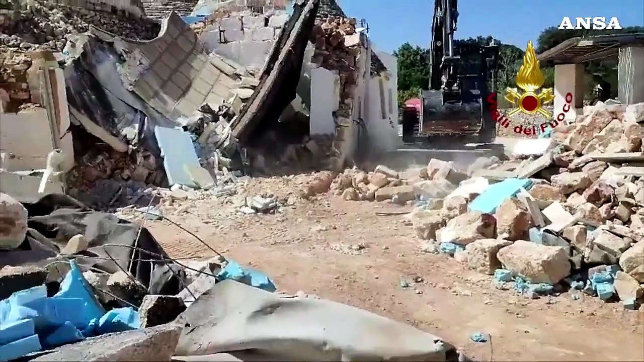 Esplosione in un trullo nel Brindisino, morto un uomo rimasto sotto le macerie