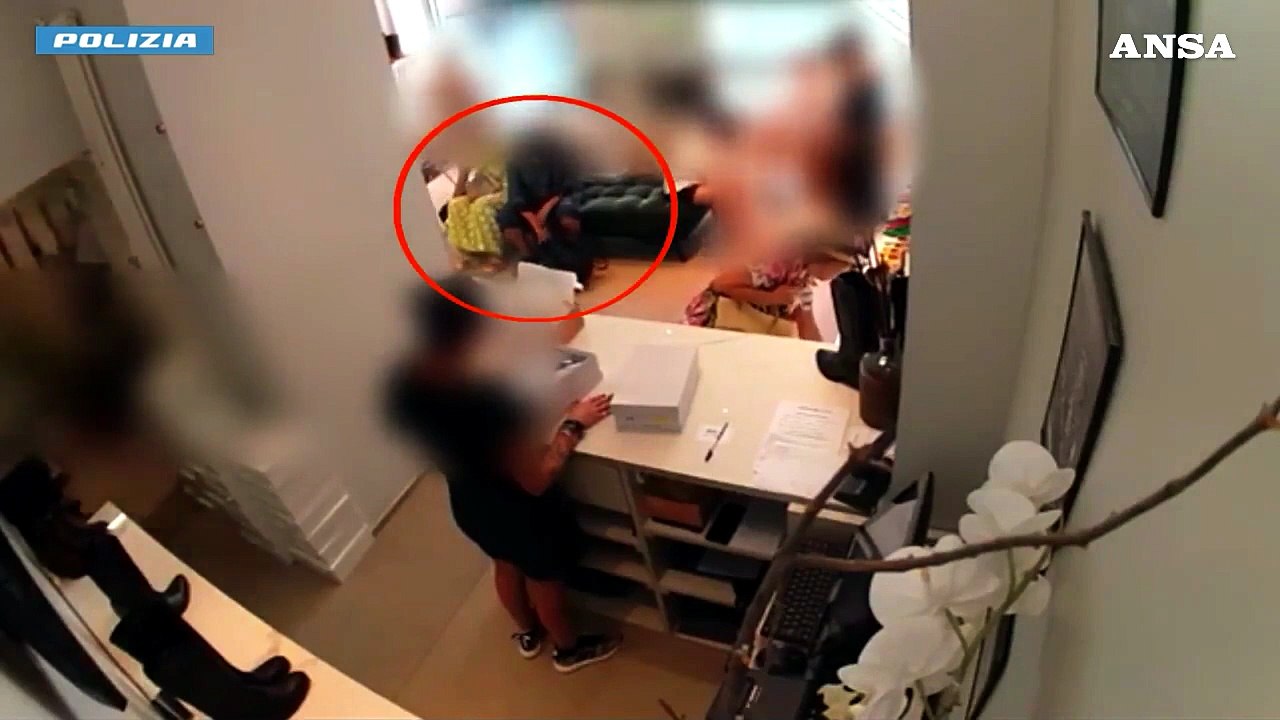 Milano, ruba a una turista la borsa con l'insulina, arrestato in centro