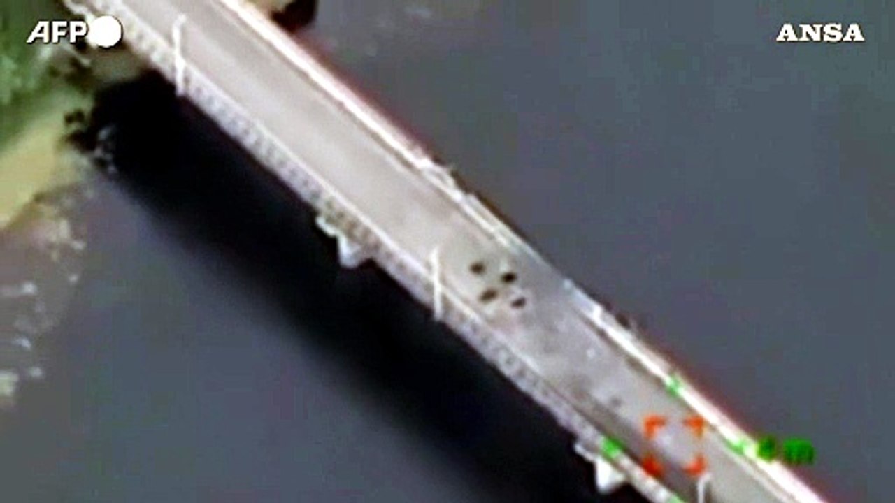 Russia, le forze aeree ucraine distruggono un ponte nel Kursk