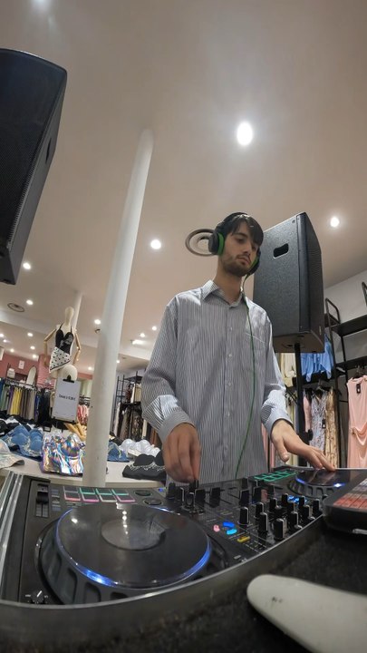 Scratcher dans un magasin de vêtements ✅