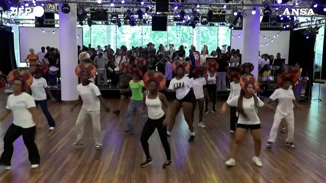 Londra, un'associazione musicale giovanile si prepara per il carnevale di Notting Hill